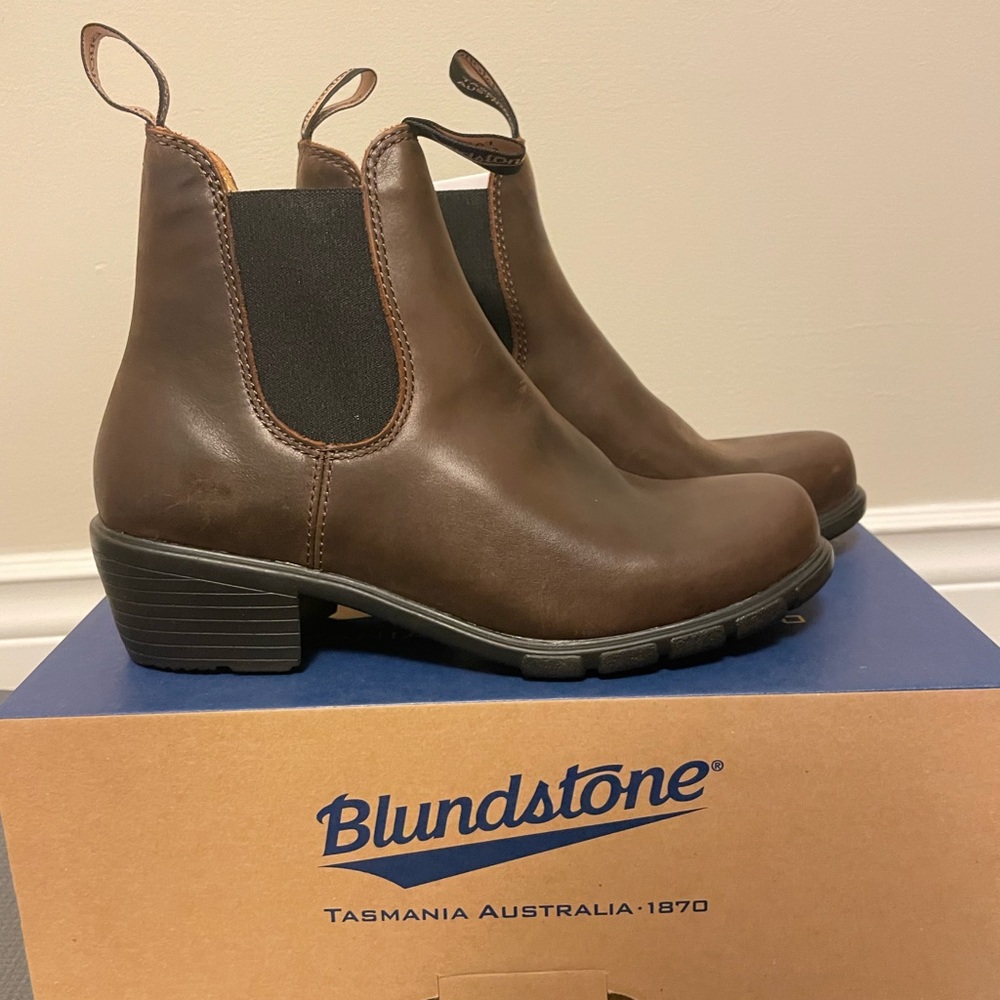 New Brown Women’s Blundstones